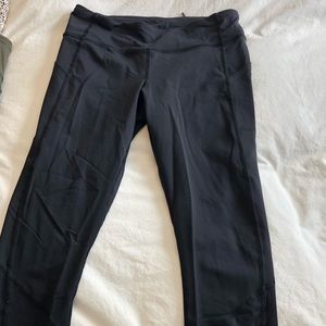 Black Lululemon cropped leggings